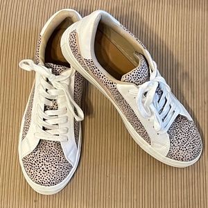 ladies sneaker